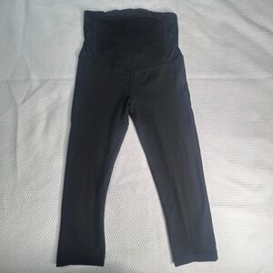 Isabel Maternity by Ingrid&Isabel Black Cropped Capri Leggings Over Belly Small